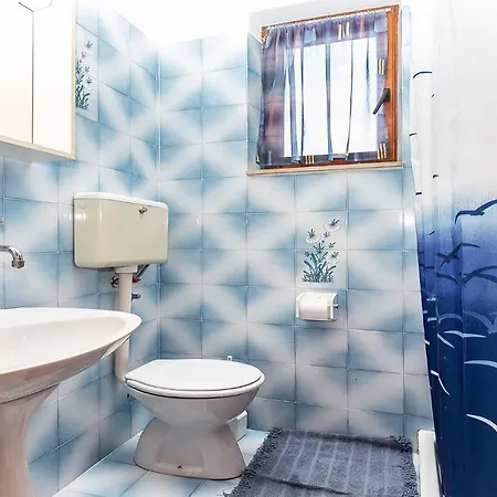 Apartment In Vrvari With One-bedroom 3 Porec