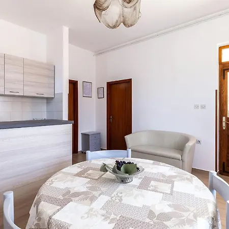 In Vrvari With One-bedroom 3 * Poreč