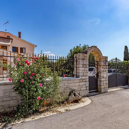 Lägenhet In Vrvari With One-bedroom 3 Poreč